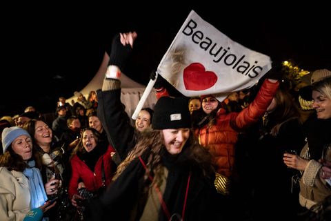 Der Weinkonsum in Frankreich sinkt, die Begeisterung für den Beaujolais aber ist ungebrochen. Foto: Arnaud Finistre/AFP/dpa