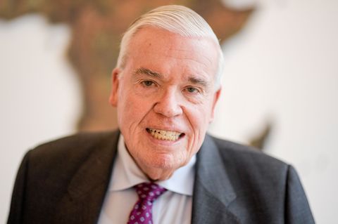 Milliardär Klaus-Michael Kühne findet, dass seine Heimatstadt Hamburg mehr aus sich machen könnte. (Archivbild) Foto: Axel Heimk