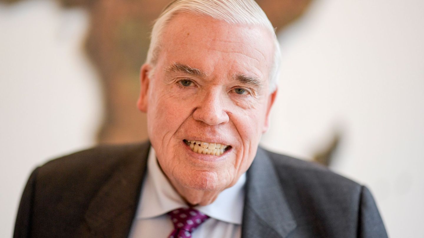 Milliardär Klaus-Michael Kühne findet, dass seine Heimatstadt Hamburg mehr aus sich machen könnte. (Archivbild) Foto: Axel Heimk