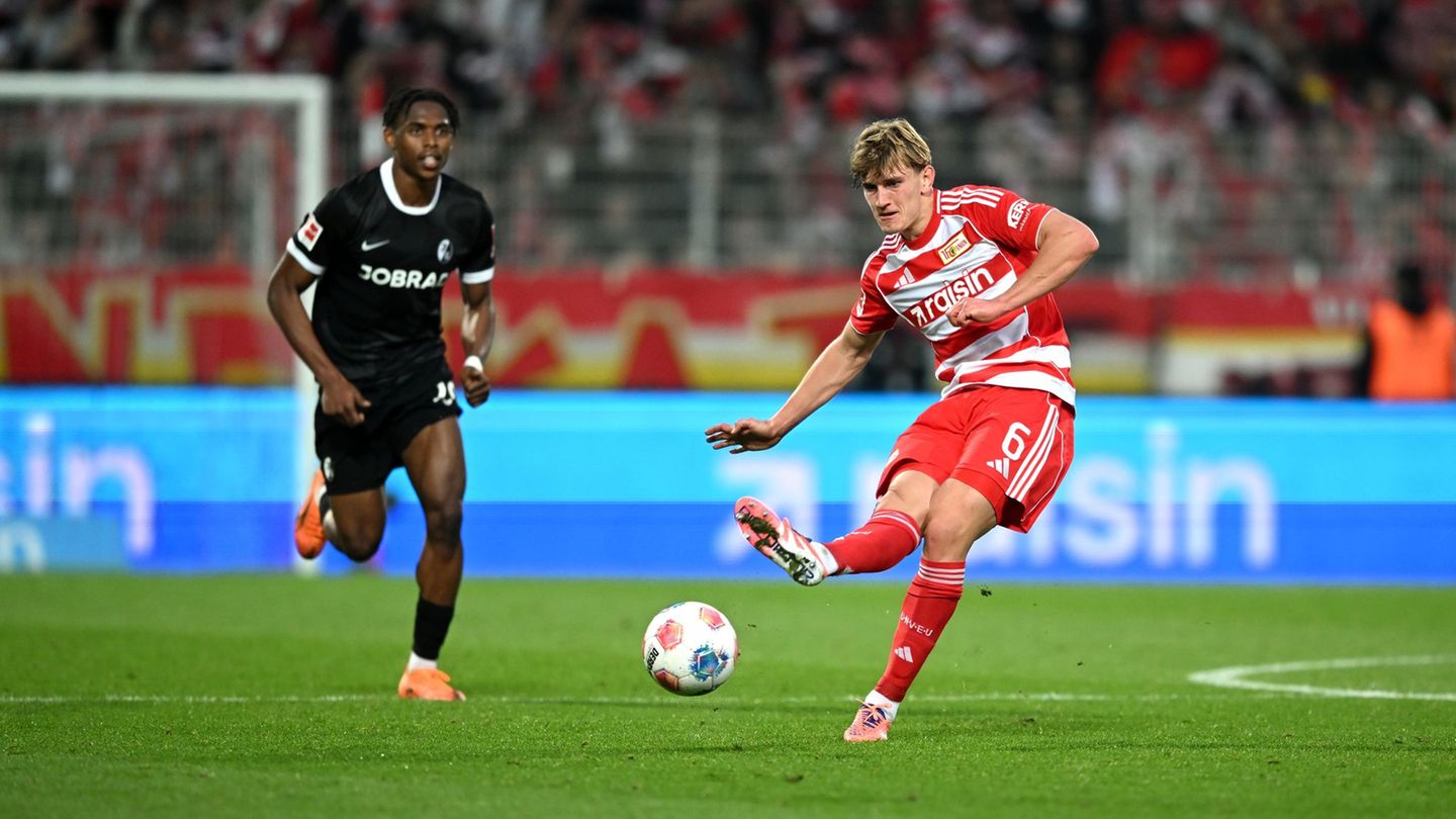 Der Unioner Aljoscha Kemlein (r) freut sich auf das Auswärtsspiel bei seinem Ex-Verein St. Pauli. Foto: Elisa Schu/dpa