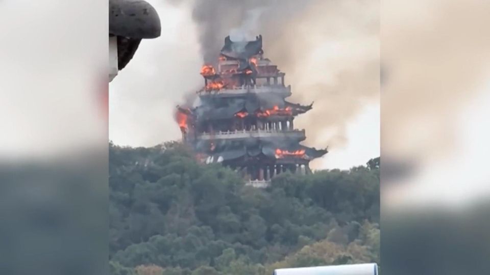 Tempel brennt lichterloh – ist ein Tourist Schuld?