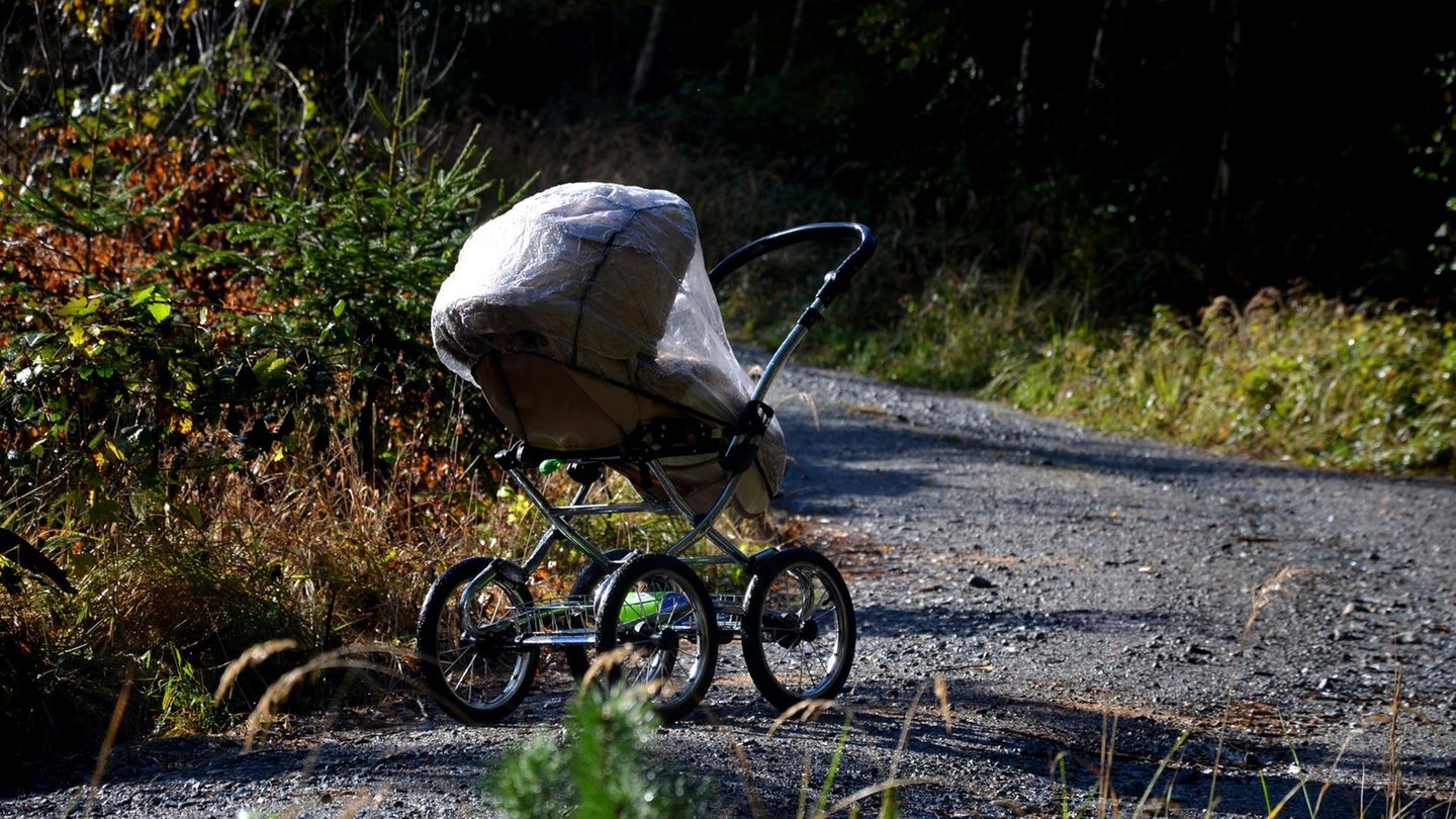 Ein einsamer Kinderwagen: So hat man das Baby am Kloster gefunden