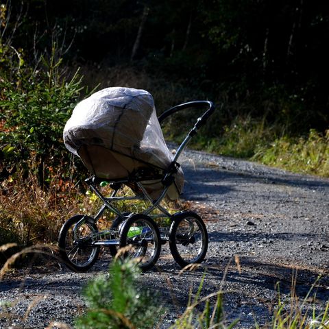 Ein einsamer Kinderwagen: So hat man das Baby am Kloster gefunden