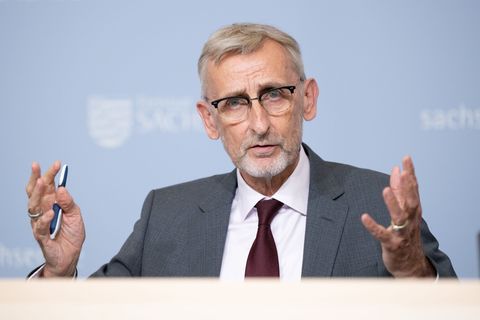 Die Planungen für ein Forschungsinstitut für Bevölkerungsschutz sind laut Innenminister Armin Schuster (CDU) zurückgestellt word