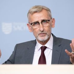 Die Planungen für ein Forschungsinstitut für Bevölkerungsschutz sind laut Innenminister Armin Schuster (CDU) zurückgestellt word