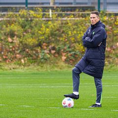 Wolfsburgs Interimscoach Daniel Bauer freut sich auf den Neustart. Foto: Moritz Frankenberg/dpa