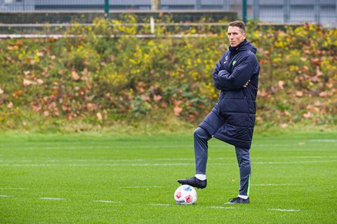 Wolfsburgs Interimscoach Daniel Bauer freut sich auf den Neustart. Foto: Moritz Frankenberg/dpa