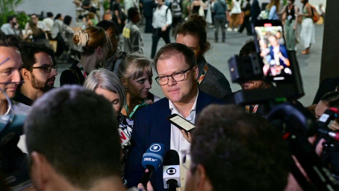 Bundesumweltminister Schneider im Belém