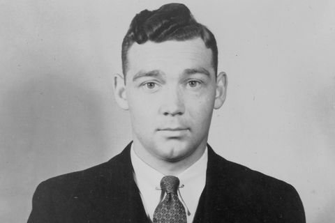 Douglas Kelley blickt in Kamera