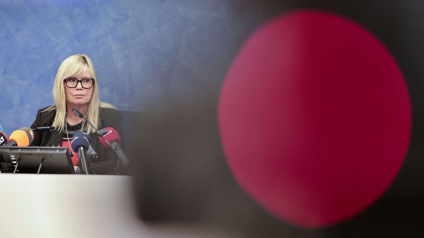 Einen Tag vor der Eröffnung des Weihnachtsmarkts schaute sich Magdeburgs Oberbürgermeisterin Simone Borris (parteilos) den Proze