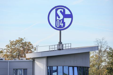 Der FC Schalke 04 hat über eine Anleihe 90 Millionen Euro eingesammelt. Foto: Tim Rehbein/dpa