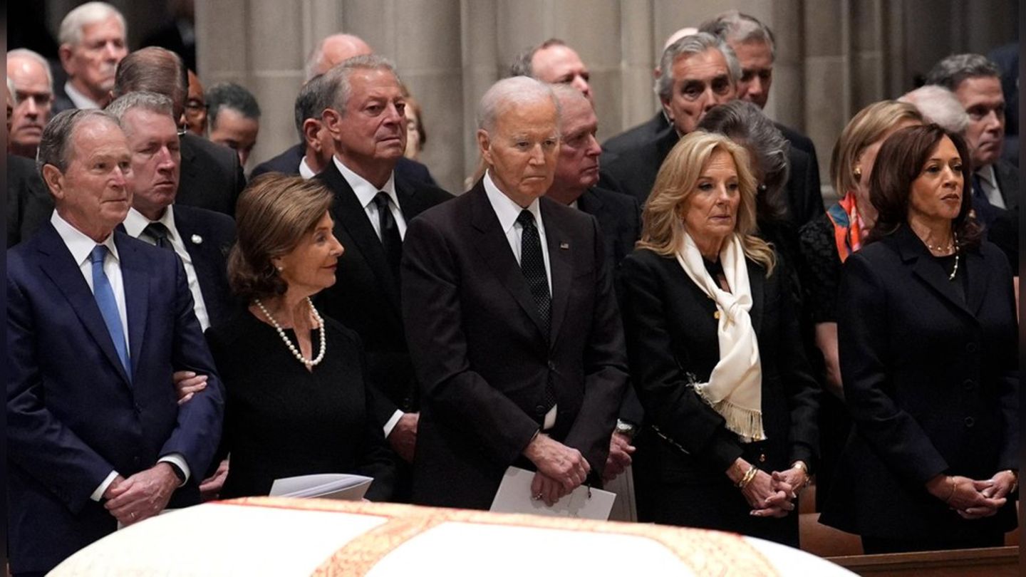 Bei der Trauerfeier von Dick Cheney: George W. Bush, Laura Bush, Joe Biden, Jill Biden und Kamala Harris (v.l.)