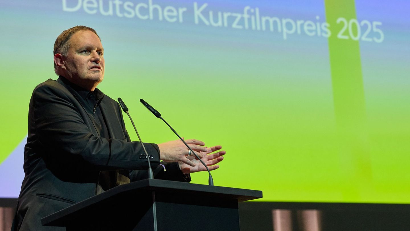 Kultursenator Carsten Brosda bei der Verleihung des Deutschen Kurzfilmpreises. Foto: Georg Wendt/dpa