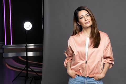 Linda Zervakis fühlt dem deutschen Bildungssystem auf den Zahn.