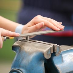 Die Jugendarbeitslosigkeit in Sachsen hat den höchsten Stand seit Jahren erreicht - im Oktober waren rund 15.200 Menschen im Alt