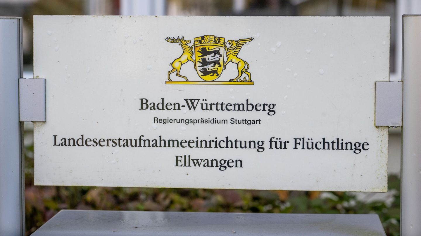 Schild Landeserstaufnahmestelle Ellwangen. (Archivbild) Foto: Stefan Puchner/dpa