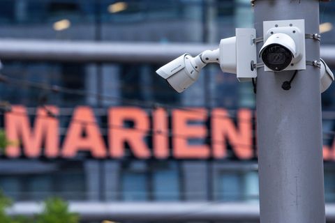 Der Marienplatz in Schwerin ist in der Vergangenheit immer wieder Schauplatz gewalttätiger Auseinandersetzungen geworden. (Archi