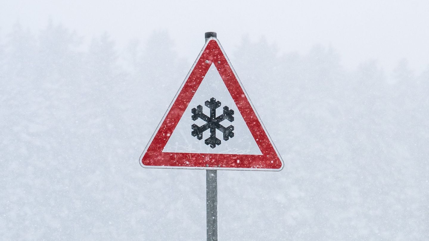 Der Deutsche Wetterdienst hat auch in den nächsten Tagen weiterhin Glätte angekündigt. (Symbolbild) Foto: Silas Stein/dpa