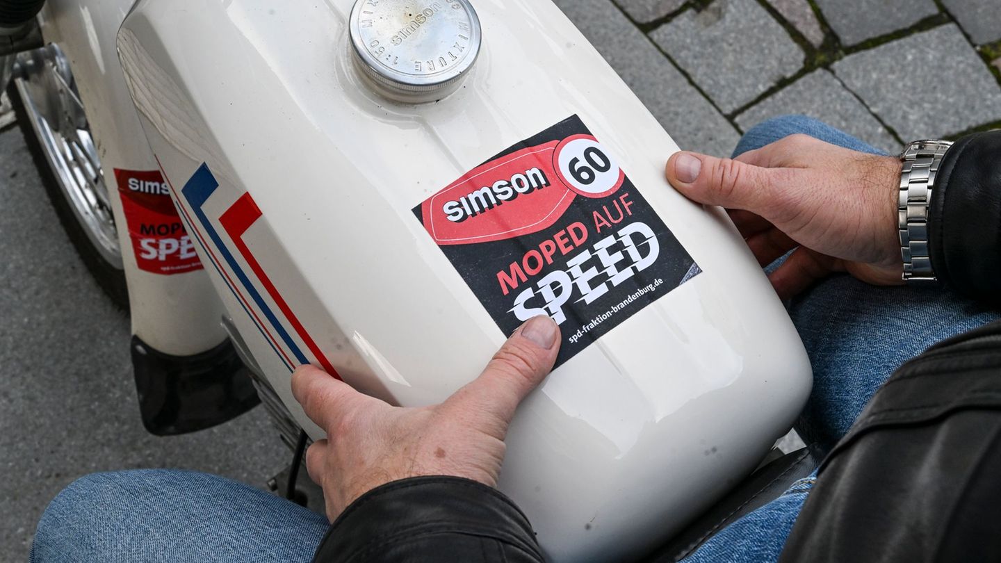 Der brandenburgische Landtag setzt sich einstimmig dafür ein, Tempo 60 auch für re-importierte DDR-Zweiräder der Marke Simson zu