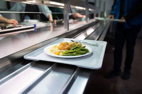 Studierende in Niedersachsen sollen bald wieder ein warmes Mittagessen für 2,50 Euro bekommen. (Archivbild) Foto: Michael Matthe