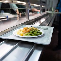 Studierende in Niedersachsen sollen bald wieder ein warmes Mittagessen für 2,50 Euro bekommen. (Archivbild) Foto: Michael Matthe