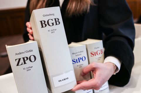 Die verurteilten Kriminellen sind in Baden-Württemberg weiterhin überwiegend Männer. (Archiv) Foto: Oliver Berg/dpa