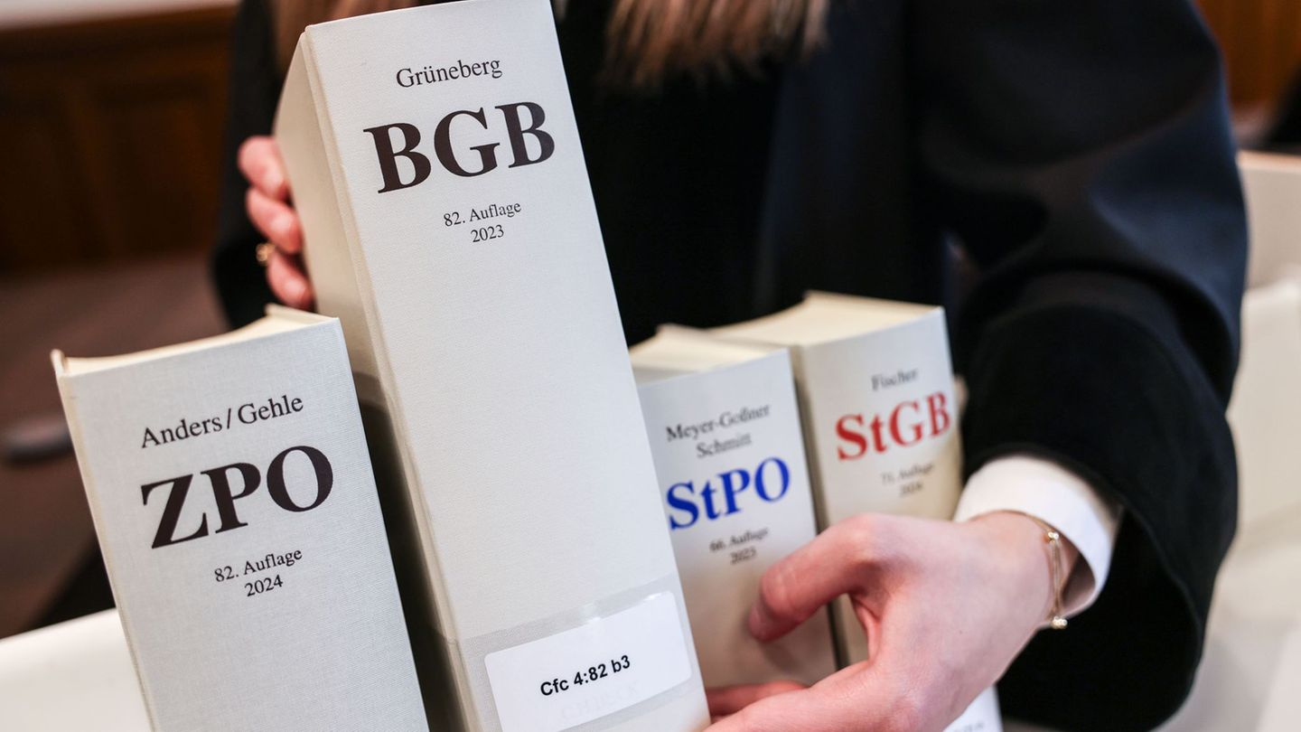 Die verurteilten Kriminellen sind in Baden-Württemberg weiterhin überwiegend Männer. (Archiv) Foto: Oliver Berg/dpa