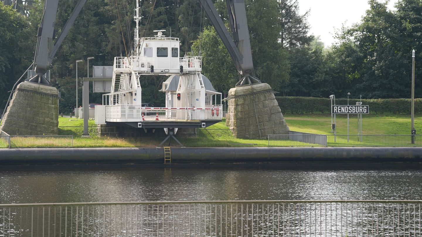 Bis Ende des Jahres wird die Schwebefähre vom Wasserstraßen- und Schifffahrtsamt betrieben. (Archivbild) Foto: Marcus Brandt/dpa
