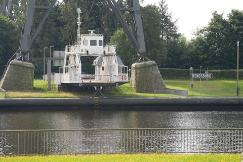 Bis Ende des Jahres wird die Schwebefähre vom Wasserstraßen- und Schifffahrtsamt betrieben. (Archivbild) Foto: Marcus Brandt/dpa