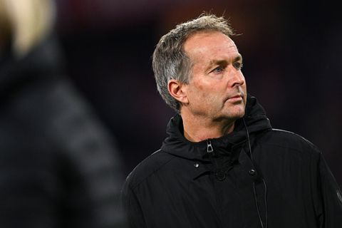 Freut sich auf das Wiedersehen mit Eriksen: Leverkusens Coach Kasper Hjulmand (Archivbild) Foto: Tom Weller/dpa