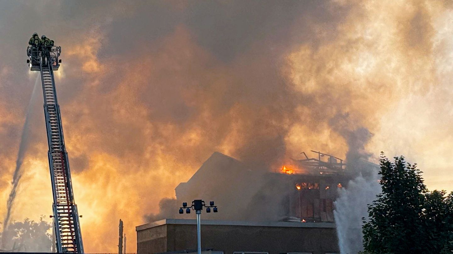 Ein Feuer hat das frühere Operettenhaus in Dresden zerstört. (Archivbild) Foto: Christoph Petersen/dpa