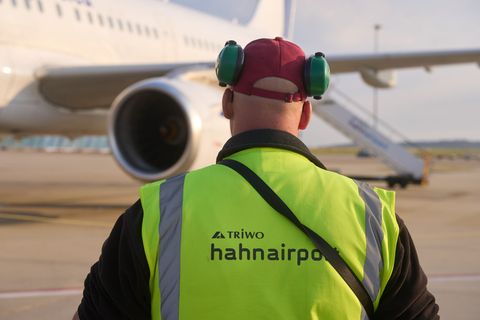 Der Flughafen im Hunsrück arbeitet mit dem in Kasachstan zusammen. (Symbolbild) Foto: Thomas Frey/dpa