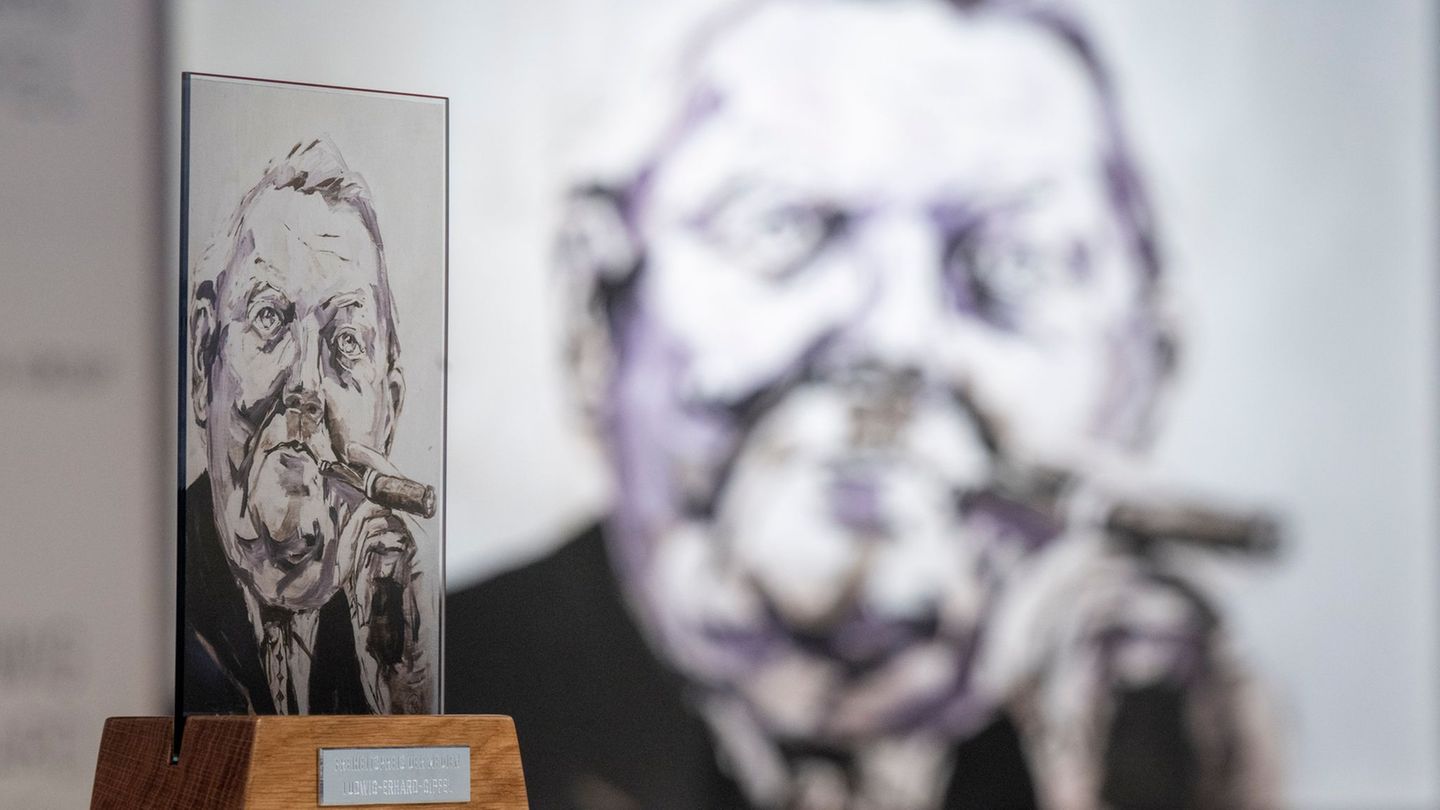 Seit Tagen gibt es Wirbel um den Ludwig-Erhard-Gipfel am Tegernsee. (Archivbild) Foto: Peter Kneffel/dpa