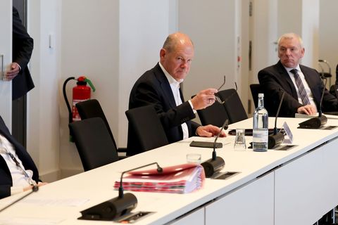 Ex-Bundeskanzler Olaf Scholz (SPD) hat sich nach eigenen Worten schon frühzeitig für LNG-Terminals an der deutschen Küste stark