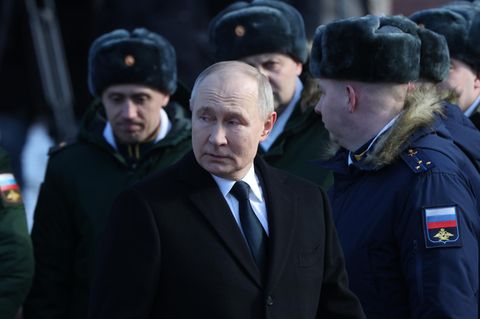 Wladimir Putin bei einem Truppenbesuch