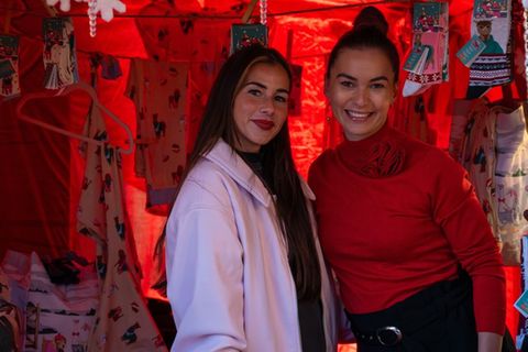 Sarah Engels (l.) - hier mit Renata Lusin - hat ihre Weihnachtsgeschenke schon fast zusammen.