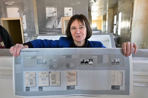 Annegret Schüle, Leiterin des Erinnerungsortes Topf & Söhne, präsentiert Pläne für die Erweiterung der Dauerausstellung. Foto: M