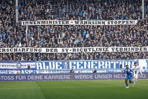 Fanproteste beim Zweitliga-Spiel 1. FC Magdeburg - SC Paderborn. (Archivfoto) Foto: Andreas Gora/dpa