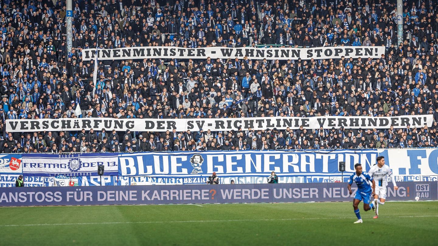 Fußball: 12 Minuten Schweigen im Stadion: Fanproteste gehen weiter
