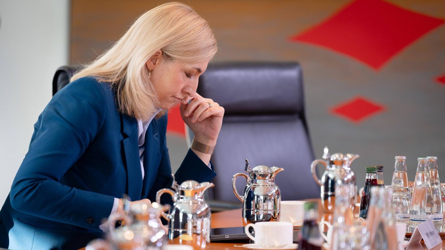 Abgelehntes-Sparpaket-Warum-die-Krankenkassenbeitr-ge-2026-st-rker-als-geplant-steigen-d-rften