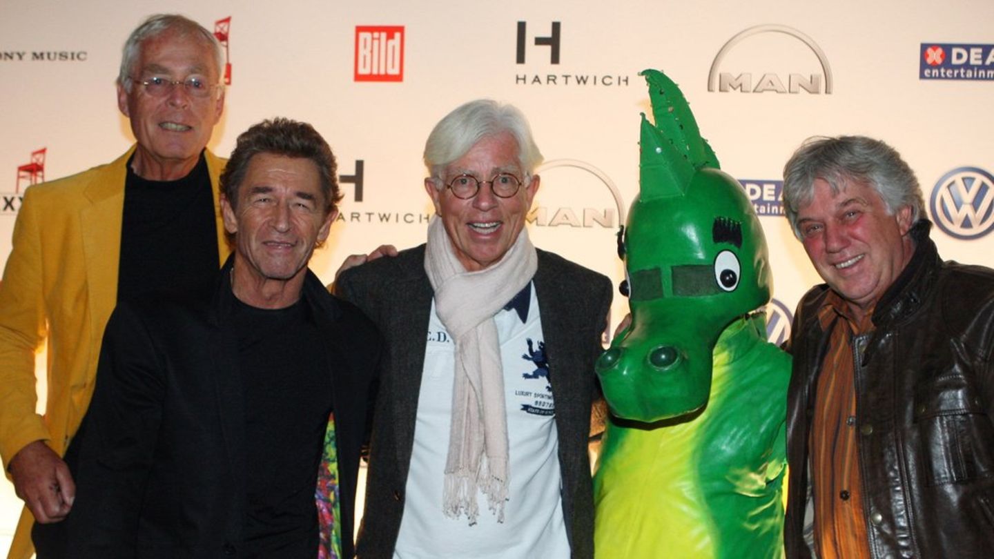 Helme Heine, Peter Maffay, Gregor Rottschalk, Tabaluga und Rolf Zuckowski (v.l.) 2012 in Hamburg.