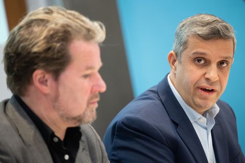 Die Fraktionschefs von CDU und SPD, Dirk Stettner und Raed Saleh, sind froh über die Verständigung über den milliardenschweren B