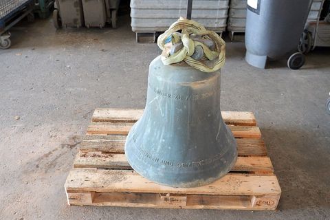 Die Gemeinde ist erleichtert, dass die Glocke zurückkommt. Foto: Jörn Hünecke/dpa