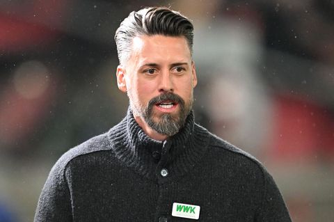 Hatte mal ein Angebot aus Hamburg: Augsburgs Trainer Sandro Wagner. Foto: Bernd Weißbrod/dpa