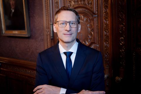 Der Virologe Florian Klein will das Preisgeld in Höhe von 150.000 Euro in die HIV-Forschung stecken. Foto: Jann Wilken/AdWHH/dpa