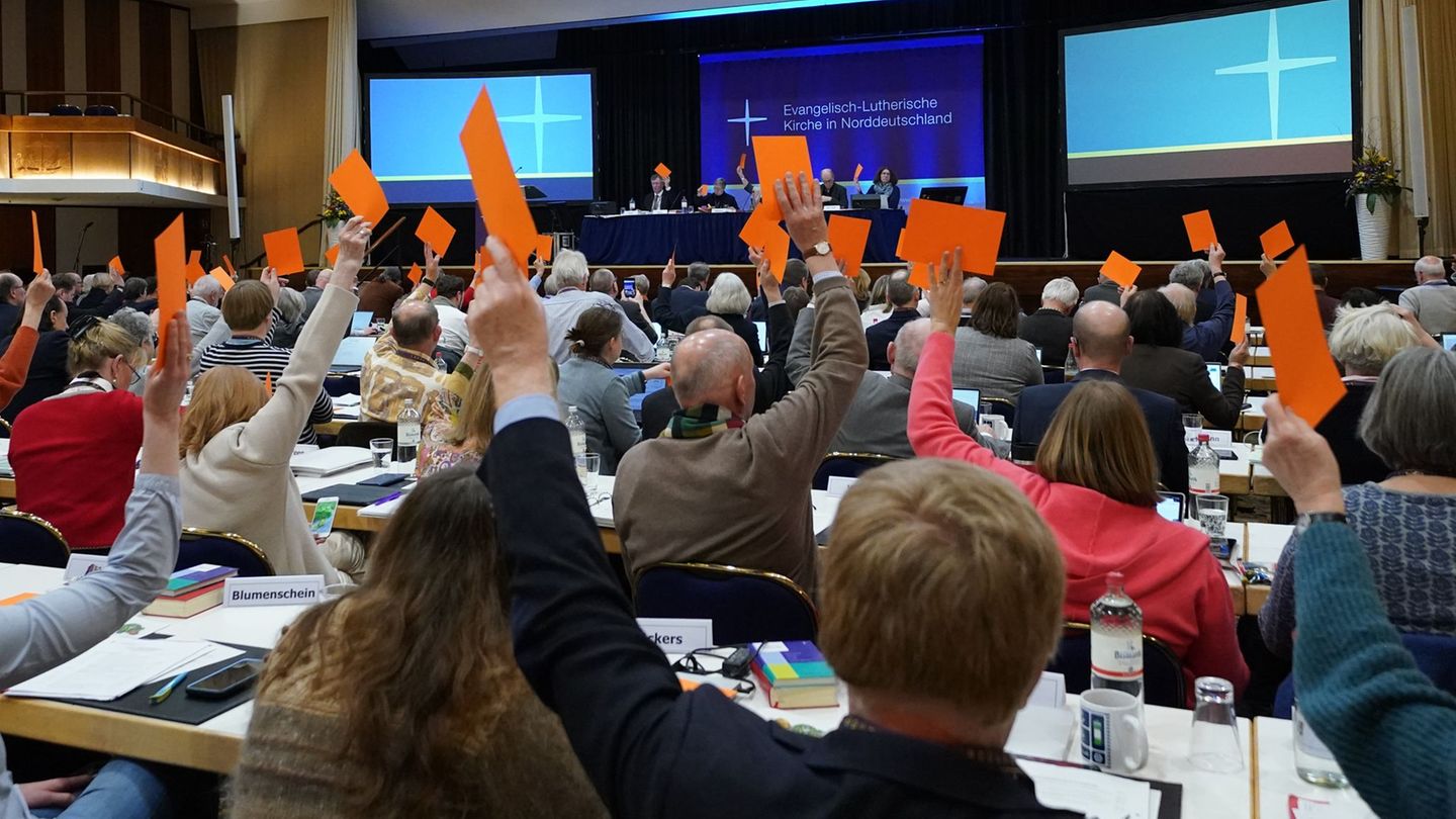 Die Synodalen stimmten für eine Vereinheitlichung von Amtshandlungen. (Archivfoto) Foto: Marcus Brandt/dpa