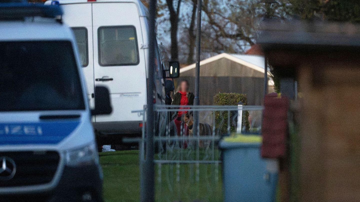 Anfang November wurde eine Frau unter dringendem Mordverdacht in einem Dorf in der Nähe von Güstrow verhaftet - ihr Auto wurde s