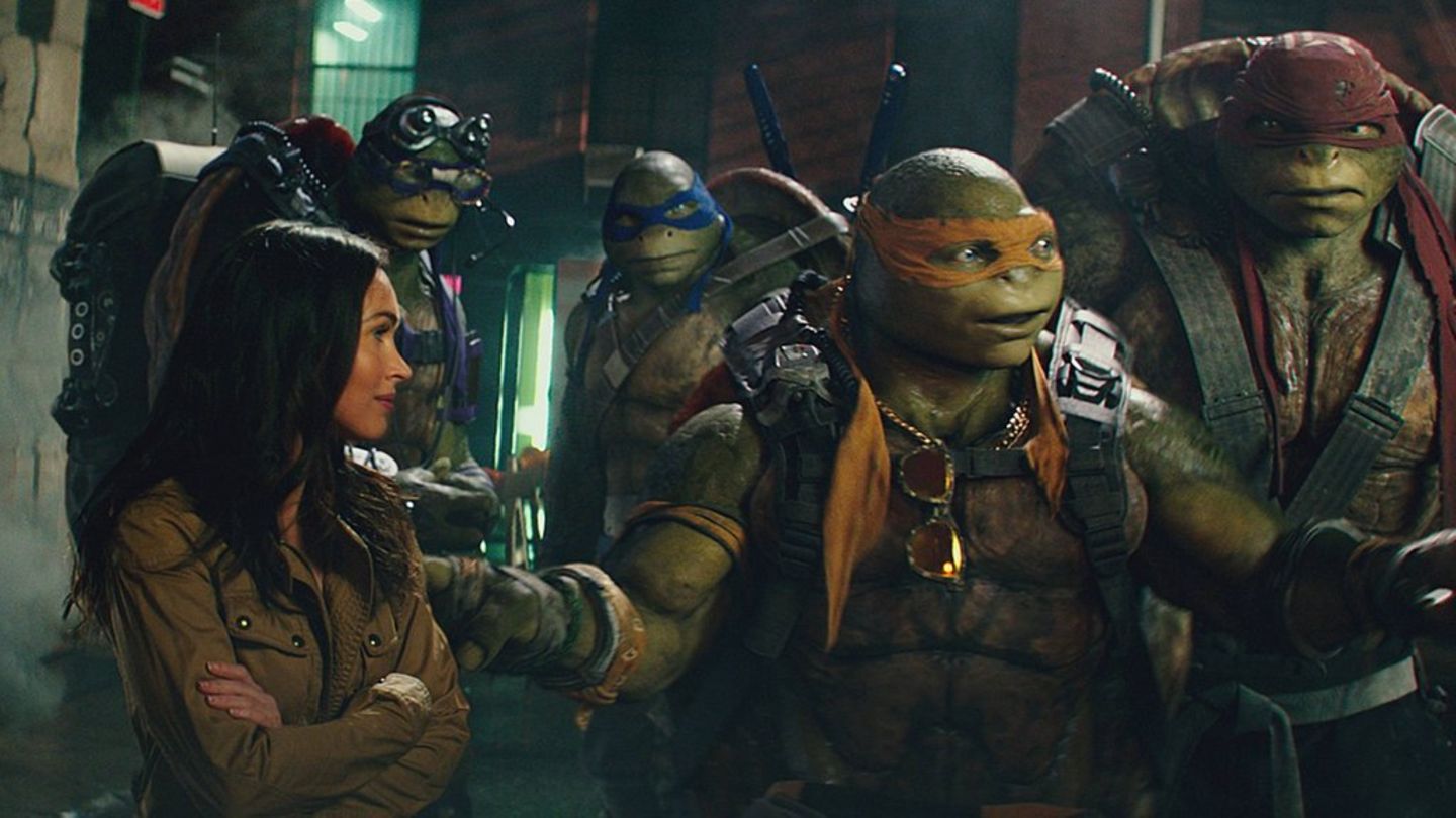 Megan Fox und die "Turtles" in "Teenage Mutant Ninja Turtles: Out of the Shadows".