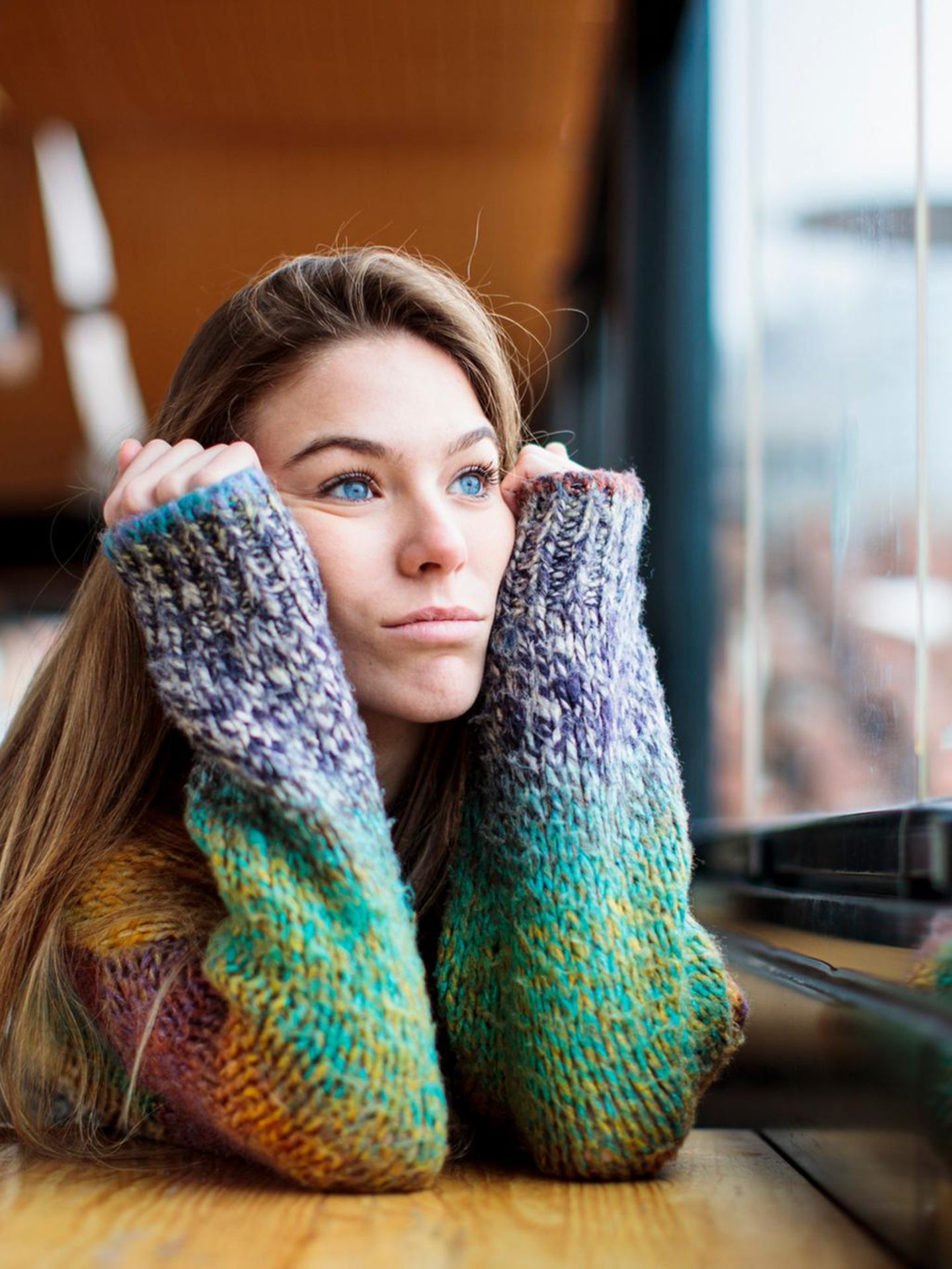 Symbolbild Single und Beziehung: Herz vor blauem Himmel