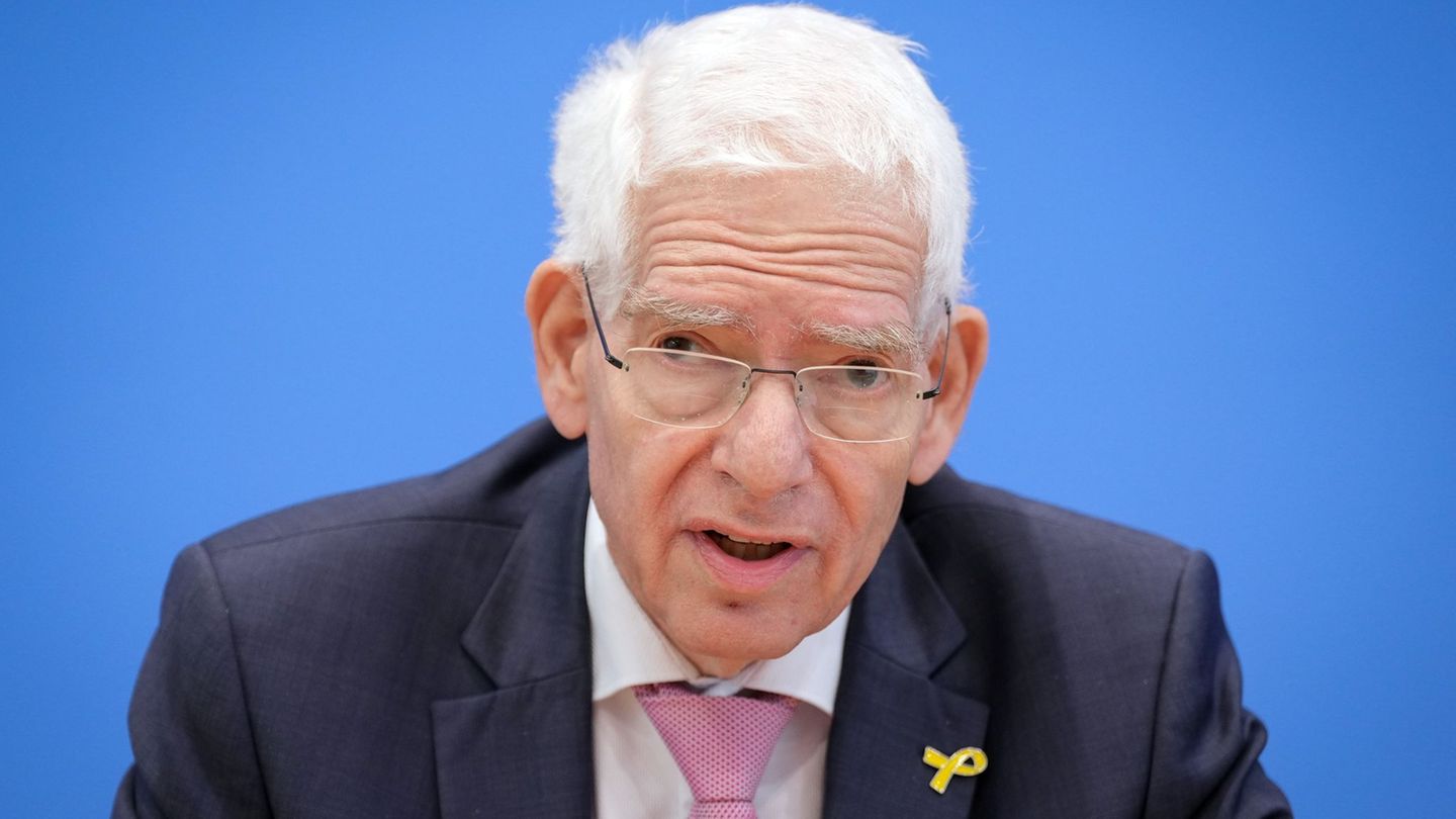 Zentralratspräsident Josef Schuster wirft Siegmund "Schamlosigkeit" vor. (Archivbild) Foto: Soeren Stache/dpa